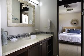 Perfect Oceanfront Retreat for Your Family