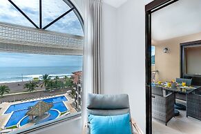 Perfect Oceanfront Retreat for Your Family