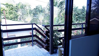 Hotel Sisters Inn  Moalboal