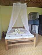 Hotel Sisters Inn  Moalboal