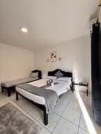 Hotel Sisters Inn  Moalboal