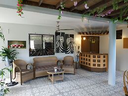 Hotel Sisters Inn  Moalboal