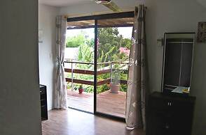 Hotel Sisters Inn  Moalboal