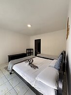 Hotel Sisters Inn  Moalboal