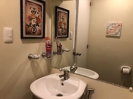 I.T PARK CEBU TWIN BED DELUXE FREE FAST WIFI & POOL