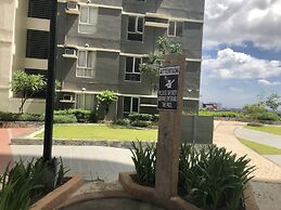 I.T PARK CEBU TWIN BED DELUXE FREE FAST WIFI & POOL