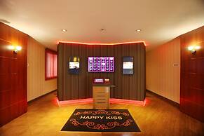 Happy Kiss - Adults Only