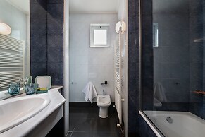 Vilia House on the Hill