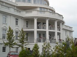 Senator's Park Hotel