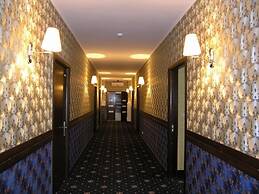 Senator's Park Hotel