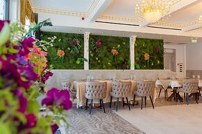 W Regal Boutique&Spa