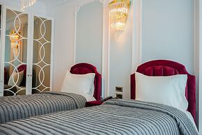 W Regal Boutique&Spa