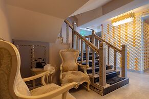 W Regal Boutique&Spa