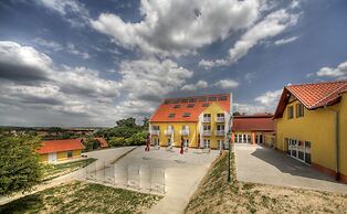 Fried Castle Hotel and Restaurant