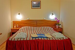 Fried Castle Hotel and Restaurant