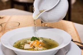 Fried Castle Hotel and Restaurant