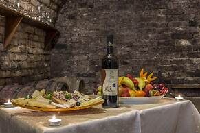 Fried Castle Hotel and Restaurant