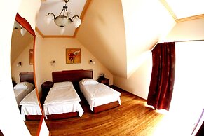 Fried Castle Hotel and Restaurant