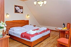 Fried Castle Hotel and Restaurant