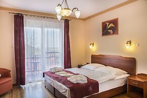 Fried Castle Hotel and Restaurant