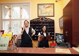 Fried Castle Hotel and Restaurant