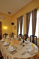 Fried Castle Hotel and Restaurant