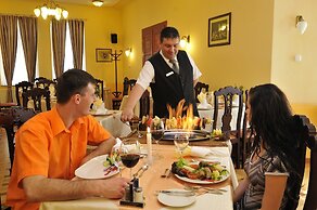 Fried Castle Hotel and Restaurant