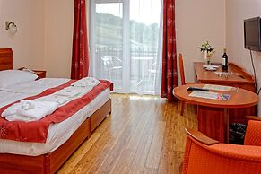 Fried Castle Hotel and Restaurant