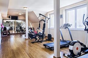 Fried Castle Hotel and Restaurant