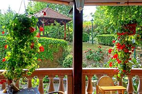 Fried Castle Hotel and Restaurant