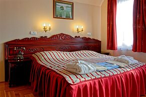 Fried Castle Hotel and Restaurant