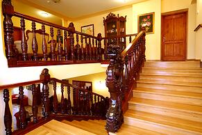 Fried Castle Hotel and Restaurant