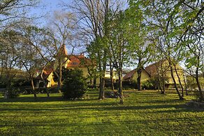 Fried Castle Hotel and Restaurant