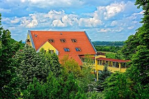 Fried Castle Hotel and Restaurant