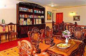 Fried Castle Hotel and Restaurant