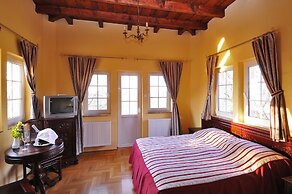 Fried Castle Hotel and Restaurant