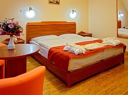 Fried Castle Hotel and Restaurant