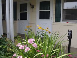 Glass House Inn Erie Near I-90 & I-79