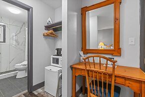 Glass House Inn Erie Near I-90 & I-79