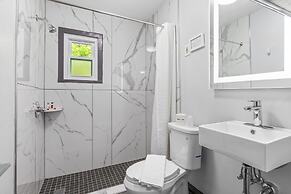 Glass House Inn Erie Near I-90 & I-79