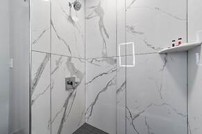 Glass House Inn Erie Near I-90 & I-79