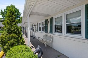 Glass House Inn Erie Near I-90 & I-79