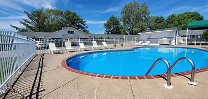 Glass House Inn Erie Near I-90 & I-79