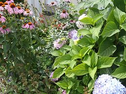 Glass House Inn Erie Near I-90 & I-79