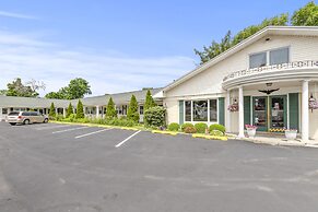 Glass House Inn Erie Near I-90 & I-79