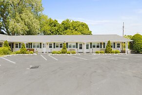 Glass House Inn Erie Near I-90 & I-79