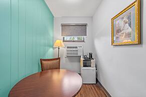 Glass House Inn Erie Near I-90 & I-79