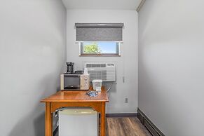 Glass House Inn Erie Near I-90 & I-79