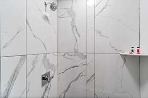 Glass House Inn Erie Near I-90 & I-79