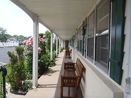 Glass House Inn Erie Near I-90 & I-79